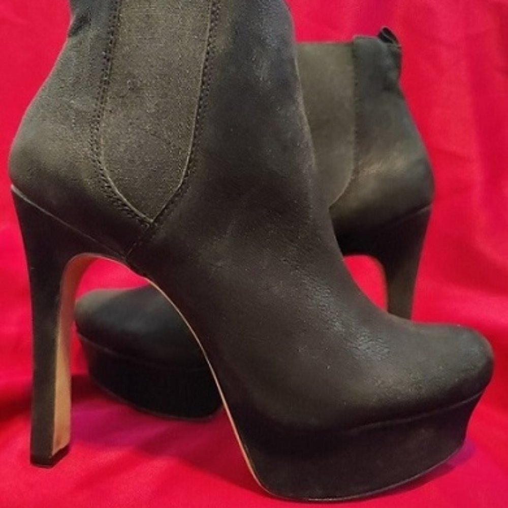 ~ VINCE CAMUTO ~ PLATFORM ANKLE BOOTIES ~ SZ. 10 ~